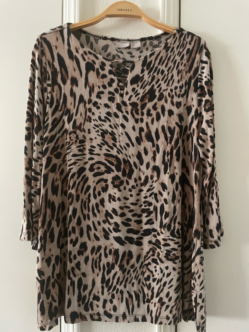Chico’s Travelers Animal Print V-Neck With Straps 3/4 Sleeves Tunic top - Picture 2 of 3